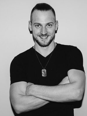 Michal_Toman_-_Český_tanečník,_akrobat_a_capoerista